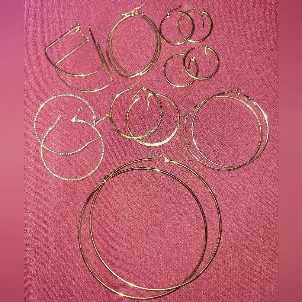 One Pair Unique Gold✨️ earrings